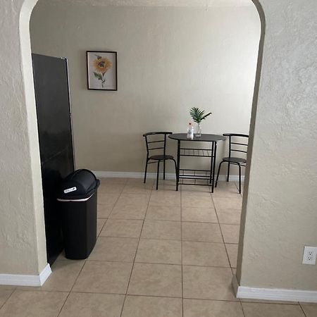 Comfy Inn St. Petersburg Bagian luar foto