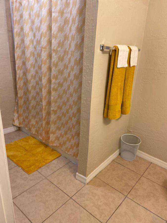 Comfy Inn St. Petersburg Bagian luar foto